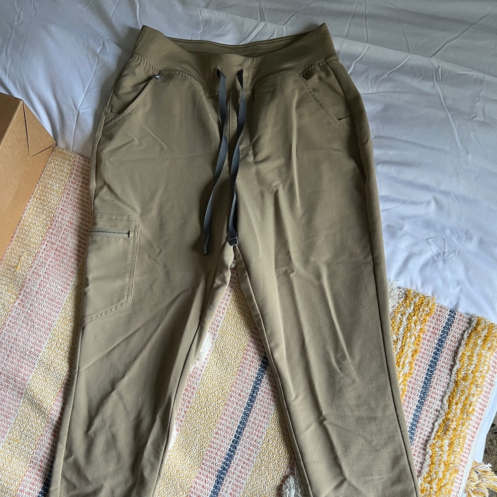 COPY - FIGS Latte Zamora S/High waisted joggers